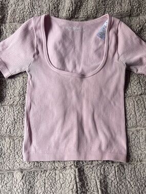 Light pink ribbed scoop cut tee
